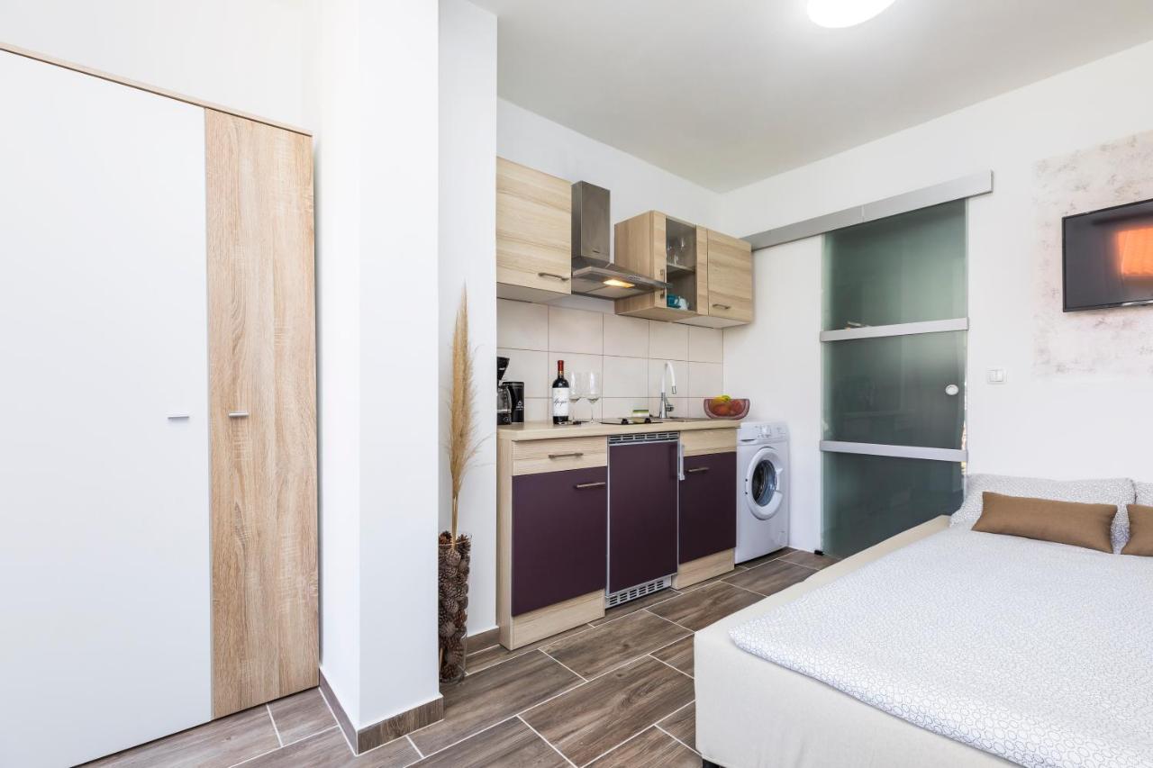 Studio Apartment Pinetree - Mali Lošinj Eksteriør billede